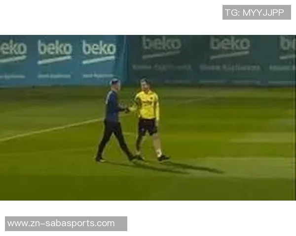 拉基蒂奇与诺伊尔阿萨莫阿合影穆勒赞叹组合实力强大 拉基蒂奇与诺伊尔阿萨莫阿合影穆勒赞叹组合实力强大