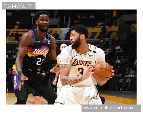 文班在挡拆后华丽转身空接背扣展现惊人弹跳与技巧