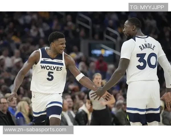 兰德尔谈与爱德华兹的默契配合:赛季磨合让我们更加默契无间 兰德尔谈与爱德华兹的默契配合:赛季磨合让我们更加默契无间