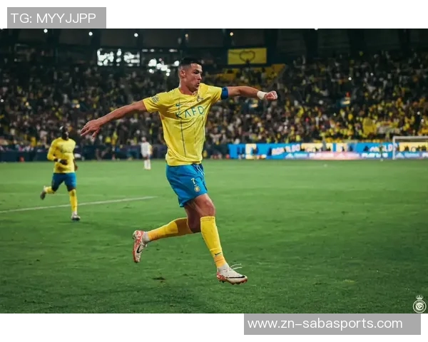 C罗传射助球队获胜社交媒体分享庆祝瞬间展现不懈努力与坚持