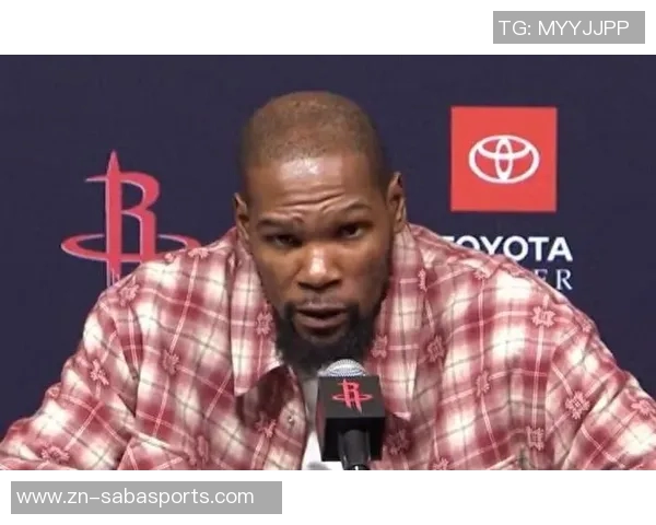 杜兰特呼吁队友主动创造机会不要总是依赖传球给他